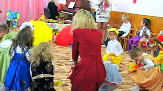 Золотава осінь - танець з листочками в дитячому садку