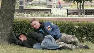 Эдварда Била избил бомж на улице! Видео из Телеграмма EDWARD BIL- TRASH VIDEO