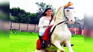 indian girl horse riding on road | घोड़े पर सवारी करती लड़की | indian actress horse riding