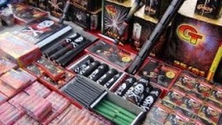 Взрываем петарды 200 разных | Связка лента петард | Приколы с петардами на Новый Год