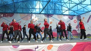 Танцы под популярные песни 2019 и 90-х.Taki Taki, Тополиный пух, Чао Бомбино, Spooky Scary Skeletons