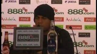 Alves: "Si Luis Fabiano piensa así hay que aceptarlo"