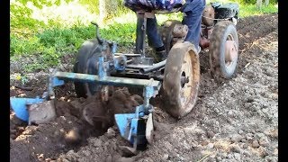 Посадка картофеля мотоблоком с 3-х рядным окучником