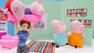 Peppa Wutz bekommt eine Tagesmutter - Spielzeugvideo für Kinder.