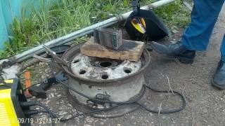 Самодельный колун необычный.