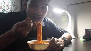 GUY MISERABLY FAILS  EATING 4X SPICY RAMEN NOODLES!!!