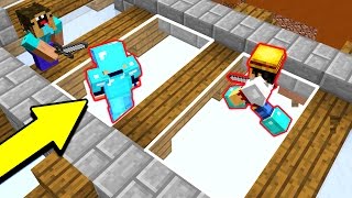 INVISIBLE MINECRAFT GLASS TRAP! (Minecraft Trolling)
