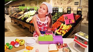 Варя и папа играют в магазин Детское видео pretend play