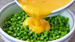 【小穎美食】豆角切成小丁，淋入3個雞蛋，和紅燒肉一樣香，每次米飯都不夠吃