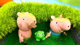 Свинка Пеппа и Джордж купаются в болоте