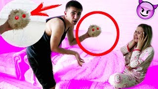 НАПУГАЛ СВОЮ ДЕВУШКУ ДО СМЕРТИ! ОЧЕНЬ ЖУТКАЯ ИГРУШКА! НАПУГАЛ СПЯЩУЮ ДЕВУШКУ ПРАНК НАД DIANA DI!