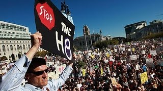 Gay marriage supporters and protesters at supreme court