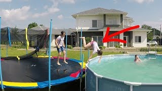 Аквапарк дома Прыгаем с Гигантского Батута в Бассейн Видео для детей