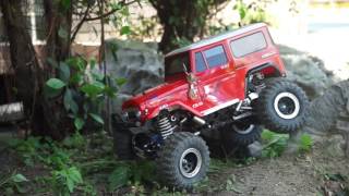 Tamiya CR01Toyota Land Cruiser 40 crawling rock at 大觀國小 part3