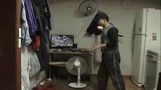 kksd 단검술 knife fighting    knife vs knife  자신의belly복부앞에서칼knife을잡고있는상대의wrist손목을자신의왼손knife칼로push밀어down