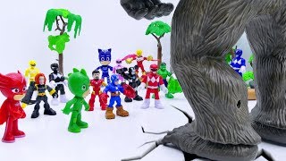 Power Rangers & Marvel Avengers Toys Pretend Play Time | PJ Masks and Superhero On KING KONG Island