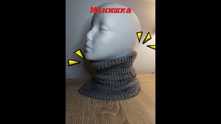 Вязать манишку спицами.