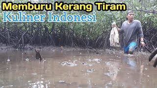 memburu kerang Tiram Batu di Mentawai