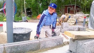 Соседи Смеялись над Матерью Одиночкой строившей Двухэтажный Дом своими руками! Пока не увидели Это..