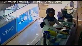 MALING HP di KEPAHIANG CELL BENGKULU TEREKAM CCTV