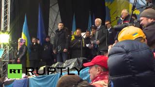 Ukraine: McCain tells Kiev's protesters "I am with you"