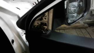 разборка обшивки передней двери на Toyota Highlander