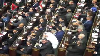 أداء النواب اليمين الدستورية في أول جلسات البرلمان