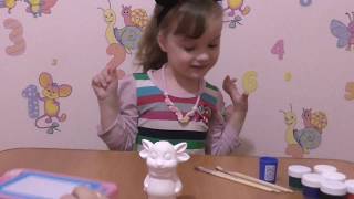 Лунтик. Эльза раскрашивает гипсовую фигурку из мультика. Luntik.