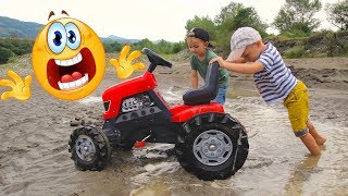 Весёлый Лёва застрял на Тракторе играя в Большой Песочнице