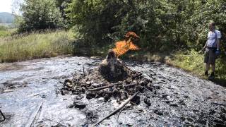 Факел "грязе-нефтяного вулкана" у села Старуня Ивано-Франковской области