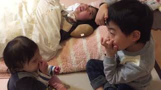 にらめっこ 癒し 動画 かわいい マネ 子ども 一歳 笑う 負け おもしろい