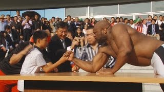 プロレスラーが子どもたちと交流 日本人観光客も到着