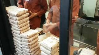 meşhur Kuru kahveci mehmet efendi de kahve paketleme