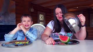 Челлендж КОНФЕТЫ CANDY CANE Challenge / Угадай вкус ЕДЫ / Макс против Люды CANDY VS REAL