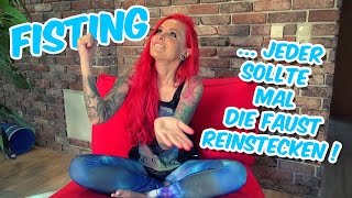 Lexy Roxx  - F*sting...jeder sollte mal die Faust reinstecken !