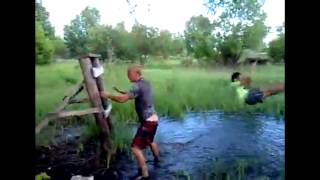 Пьяные мужики катаются на тарзанке ! Смотреть всем до конца !