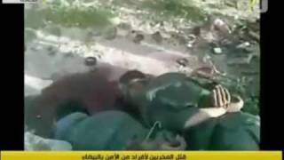Ливийские повстанцы истязают пленных