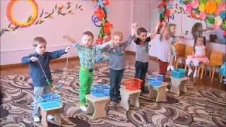 игра на 8 марта 2017 "Собери бусики для мамы" младшая гр