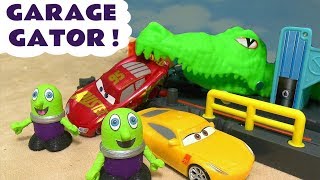 Disney Cars Toys Lightning McQueen toy story with the funny Funlings - Hot Wheels Gator Garage TT4U