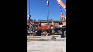 Замена поворотного круга у экскаватора HITACHI ZX 200