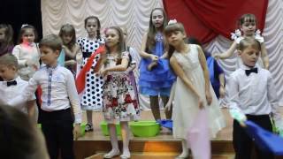 «Будем маме помогать». Автор песни Людмила Мочалова.