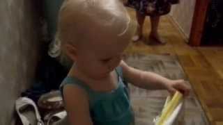 Как правильно одевать трусы ребенку.