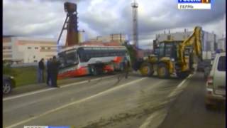 Под Соликамском трактор протаранил автобус