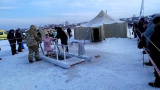 Крещенские купания,на морозе-25. Хабаровск 2017