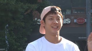 [영상] 이민혁·임현식·정일훈(BTOB), 사복 패션에도 숨길 수 없는 ‘멋짐’ (뮤직뱅크)