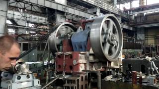 Щековая дробилка СМД-111 ОАО ЭЗТМ/Shchekovy SMD-111 crusher of production of JSC EZTM (test)