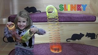 Slinky soll die Treppe runtergehen - schafft er es oder nicht?