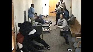 Самосуд после оглашения приговора насильника забили насмерть rapist beaten to death after court