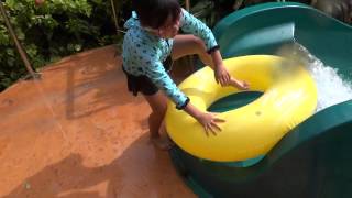 アウトリガーホテル（グアム）のウォータースライダー Water slide at Outrigger Guam Resort 2