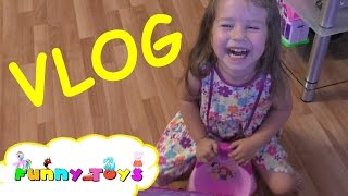 VLOG Девочка КАТАЕТСЯ | Стульчик КАТАЛКА Принцессы ДИСНЕЙ | Устраиваем гонки